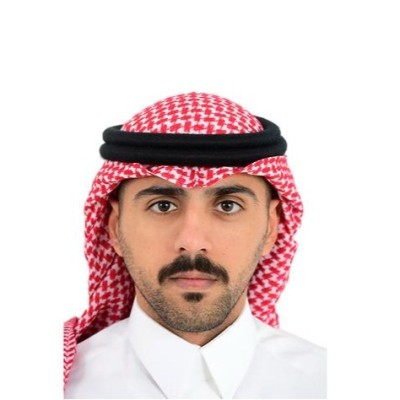 Customer portrait: man wearing a red and white headscarf